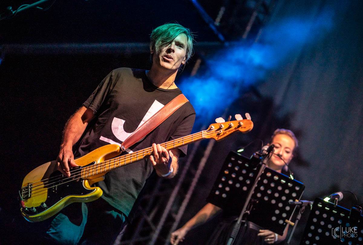 Glorchestra se rozezněla ve Slavkově, v zámeckém parku si se symfoniky tykali Tata Bojs, Vladimir 518, Katarzia i Bratři