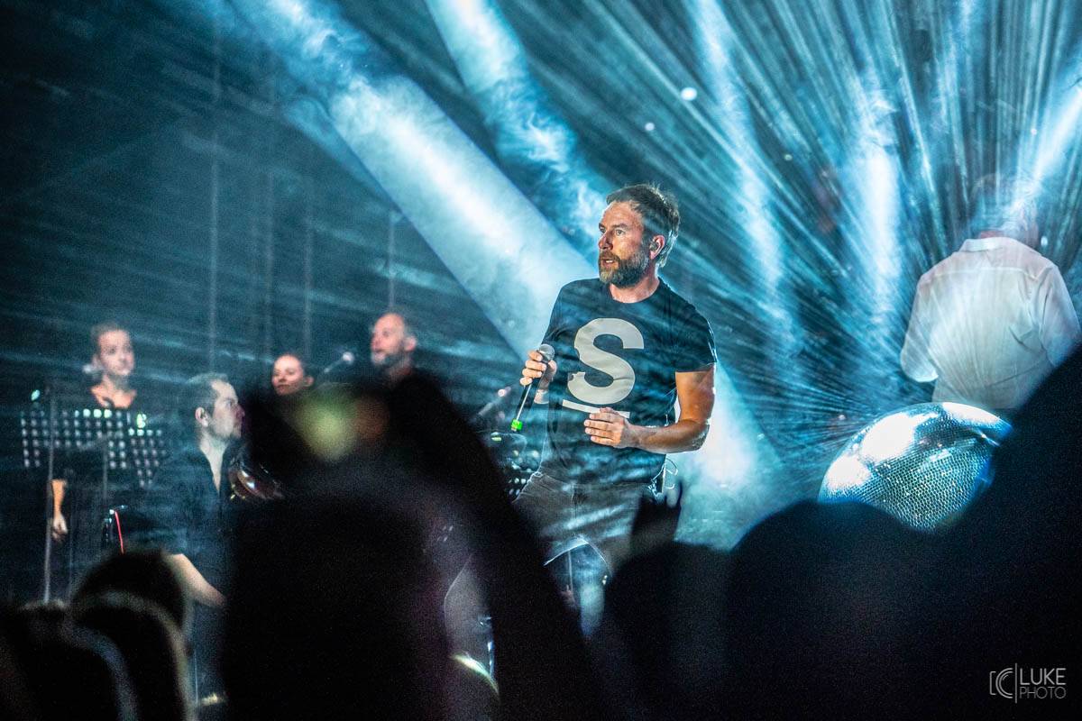 Glorchestra se rozezněla ve Slavkově, v zámeckém parku si se symfoniky tykali Tata Bojs, Vladimir 518, Katarzia i Bratři