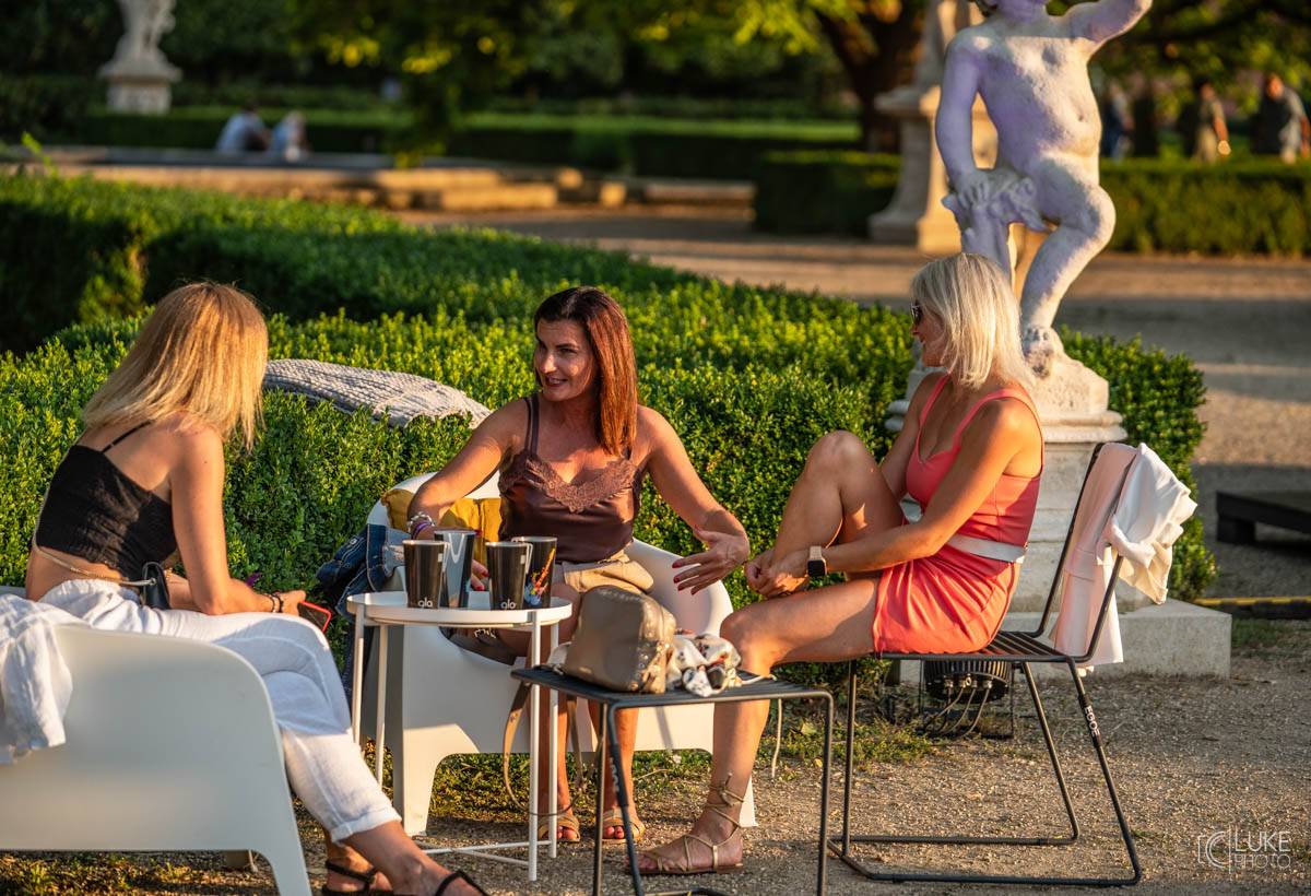 Glorchestra se rozezněla ve Slavkově, v zámeckém parku si se symfoniky tykali Tata Bojs, Vladimir 518, Katarzia i Bratři