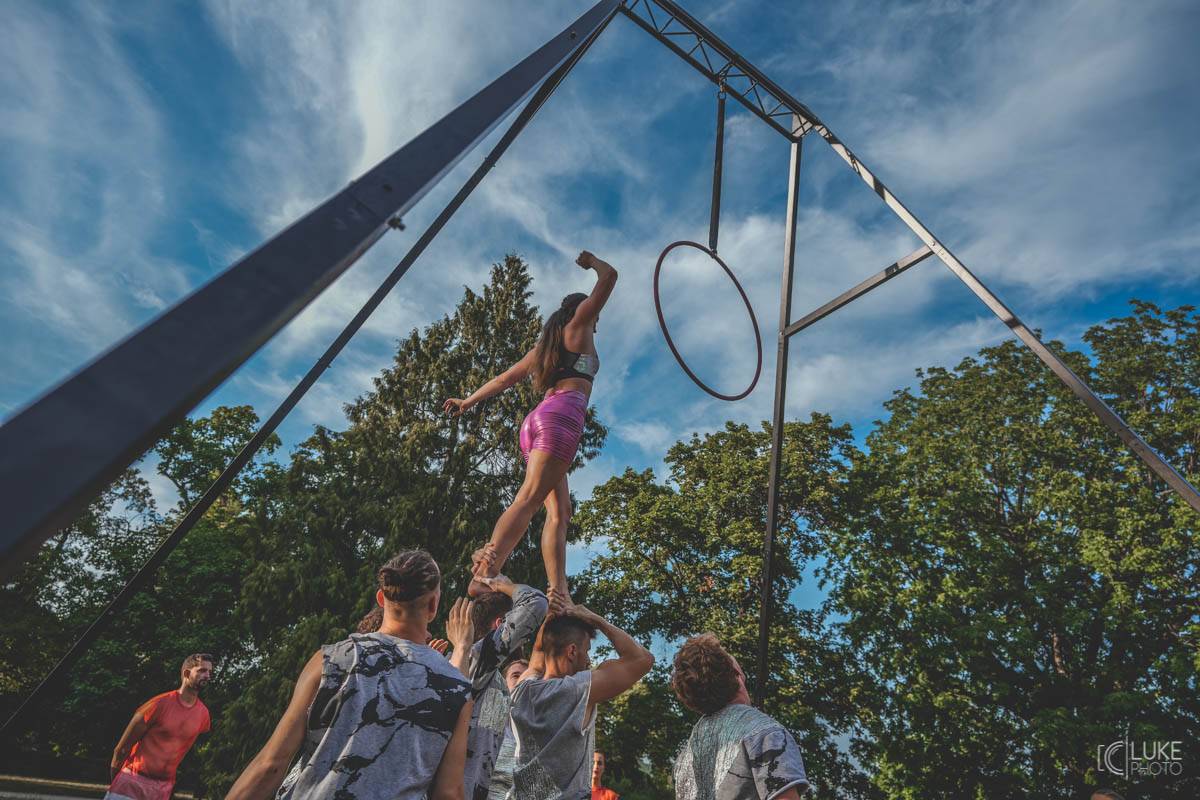 Glorchestra se rozezněla ve Slavkově, v zámeckém parku si se symfoniky tykali Tata Bojs, Vladimir 518, Katarzia i Bratři