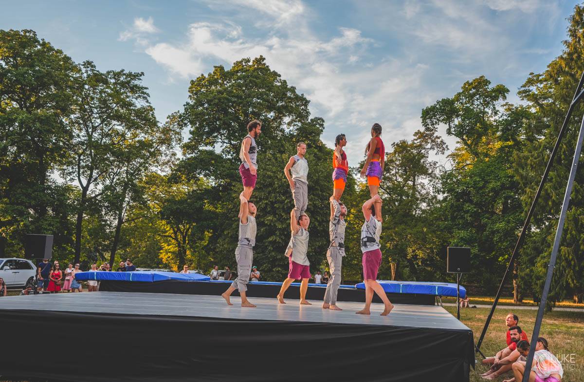 Glorchestra se rozezněla ve Slavkově, v zámeckém parku si se symfoniky tykali Tata Bojs, Vladimir 518, Katarzia i Bratři