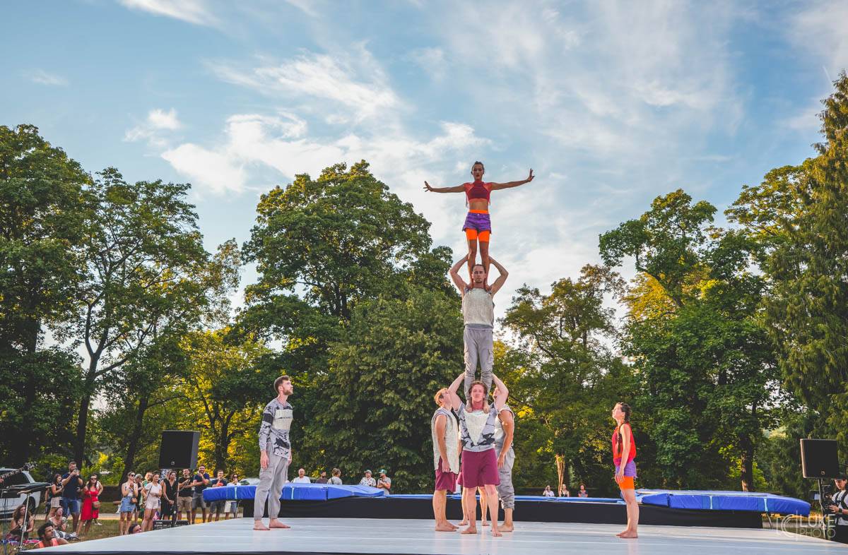 Glorchestra se rozezněla ve Slavkově, v zámeckém parku si se symfoniky tykali Tata Bojs, Vladimir 518, Katarzia i Bratři