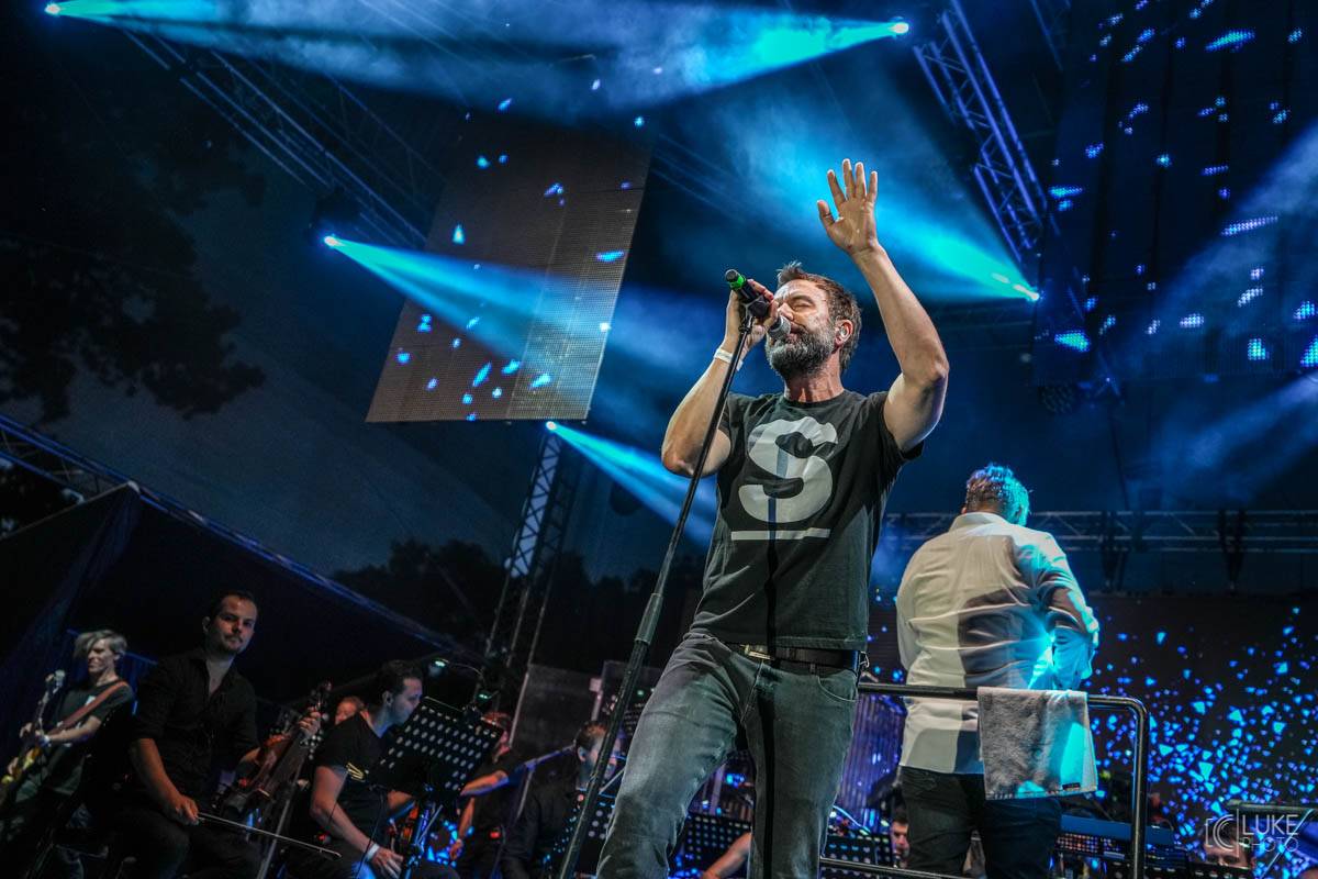 Glorchestra se rozezněla ve Slavkově, v zámeckém parku si se symfoniky tykali Tata Bojs, Vladimir 518, Katarzia i Bratři