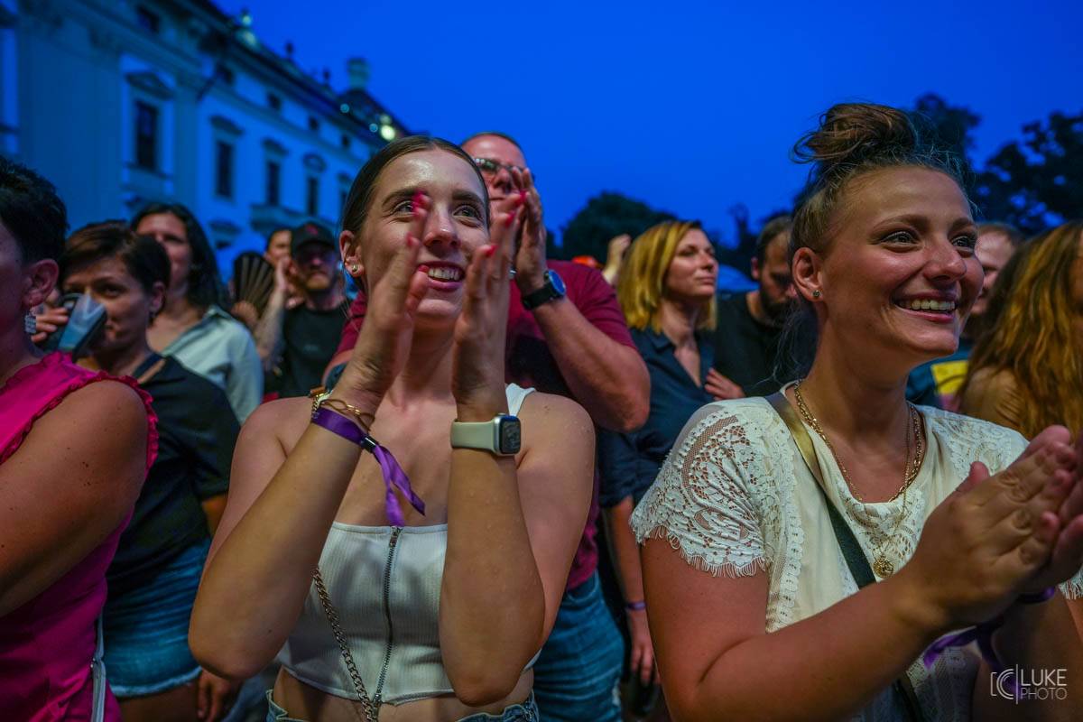 Glorchestra se rozezněla ve Slavkově, v zámeckém parku si se symfoniky tykali Tata Bojs, Vladimir 518, Katarzia i Bratři