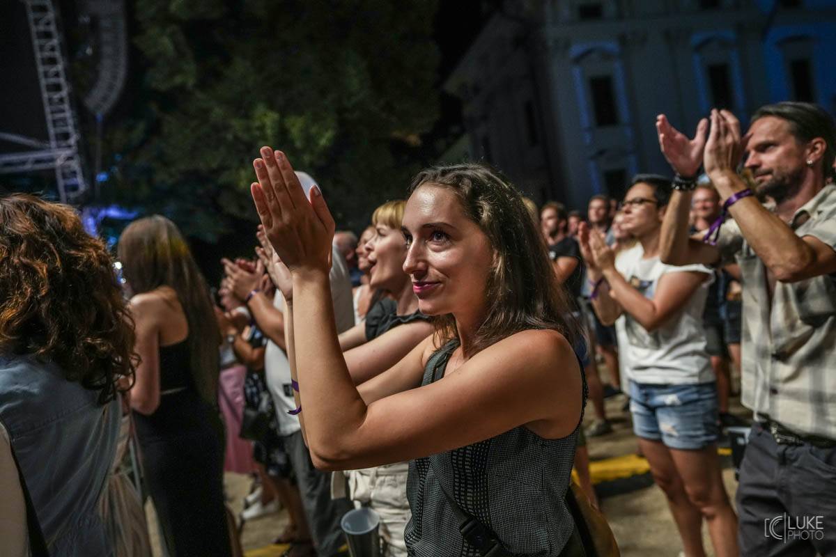 Glorchestra se rozezněla ve Slavkově, v zámeckém parku si se symfoniky tykali Tata Bojs, Vladimir 518, Katarzia i Bratři