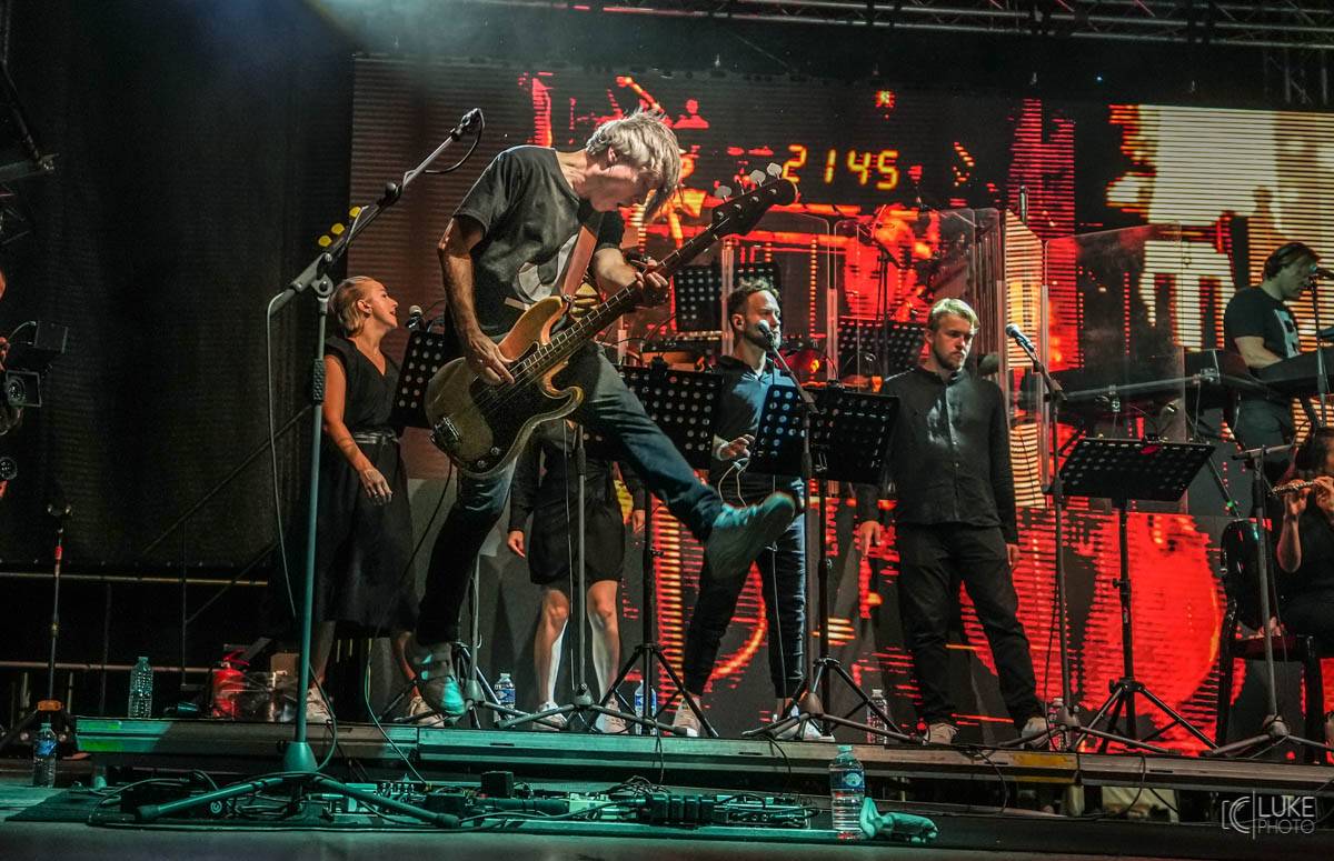 Glorchestra se rozezněla ve Slavkově, v zámeckém parku si se symfoniky tykali Tata Bojs, Vladimir 518, Katarzia i Bratři