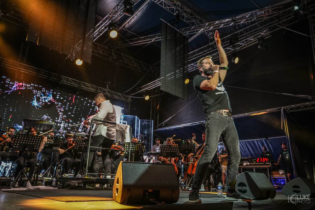 Glorchestra se rozezněla ve Slavkově, v zámeckém parku si se symfoniky tykali Tata Bojs, Vladimir 518, Katarzia i Bratři