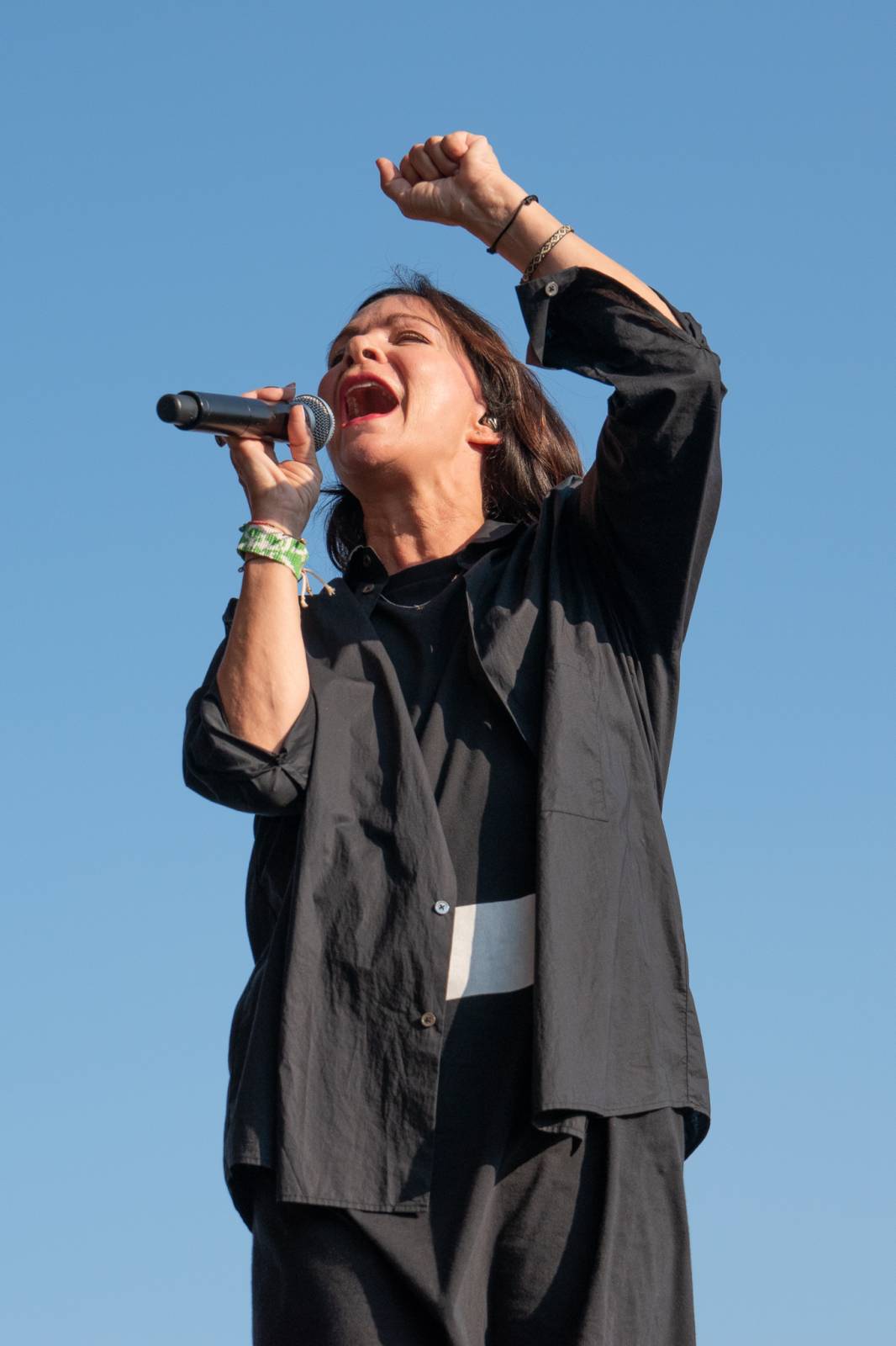 Pod Kunětickou horou panovalo pekelné horko. První den Hrady CZ zazpívali Mig 21, Anna K i Mirai