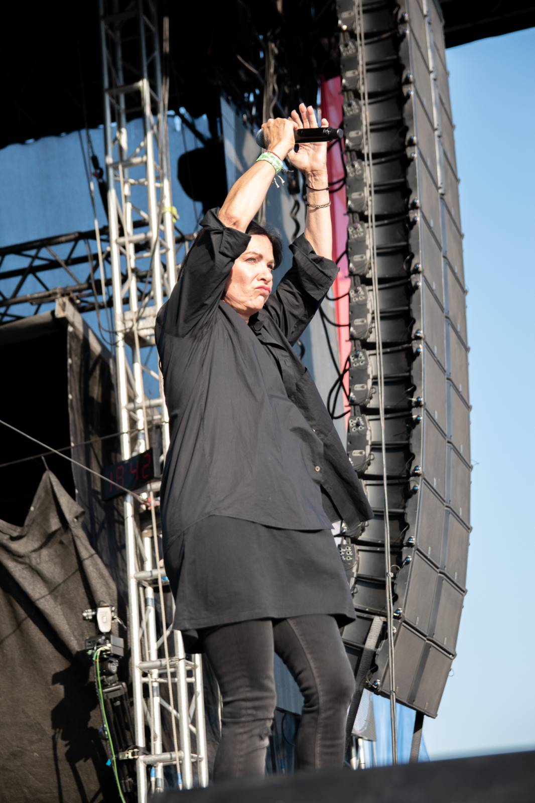 Pod Kunětickou horou panovalo pekelné horko. První den Hrady CZ zazpívali Mig 21, Anna K i Mirai