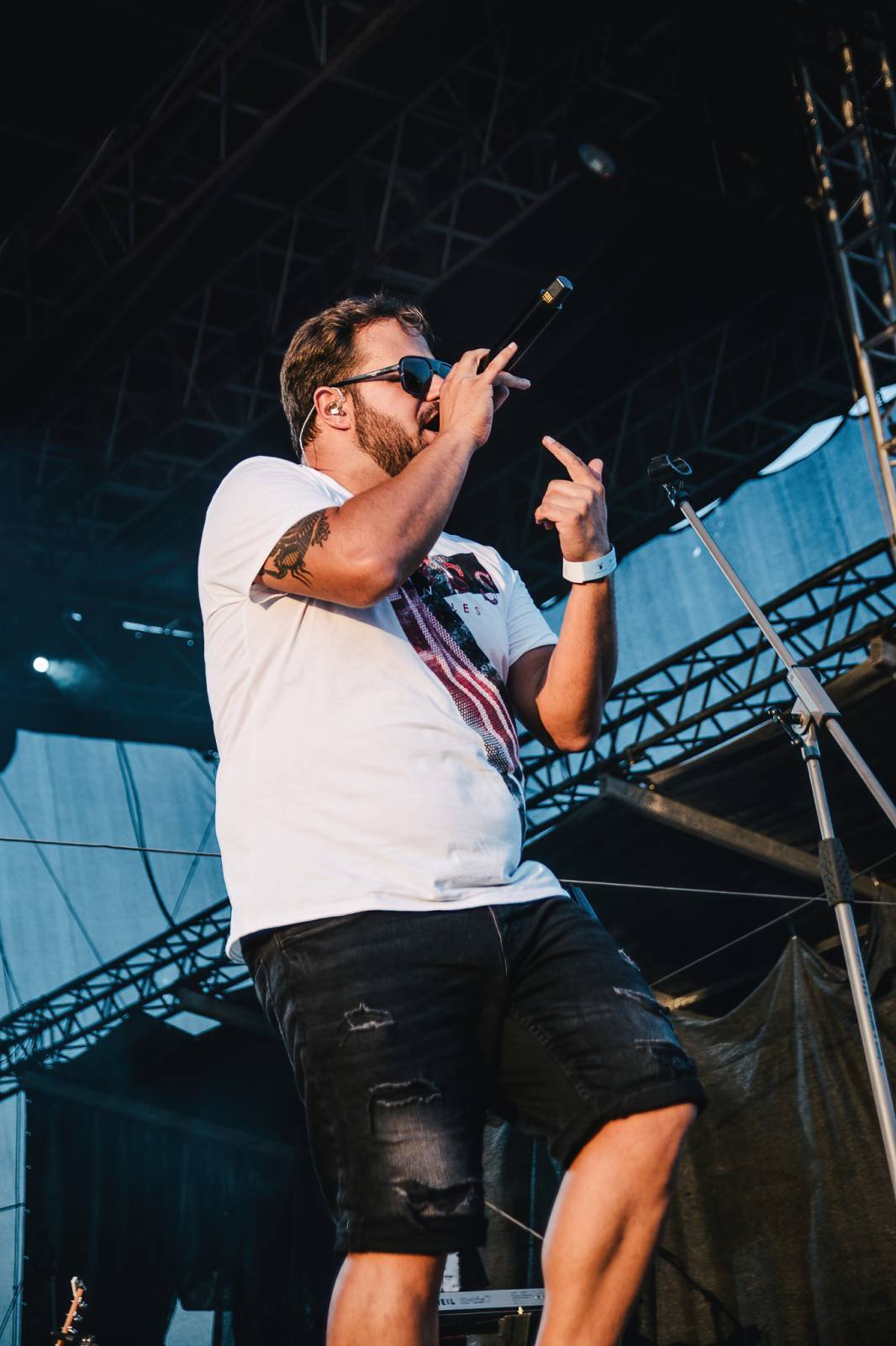 Pod Kunětickou horou panovalo pekelné horko. První den Hrady CZ zazpívali Mig 21, Anna K i Mirai