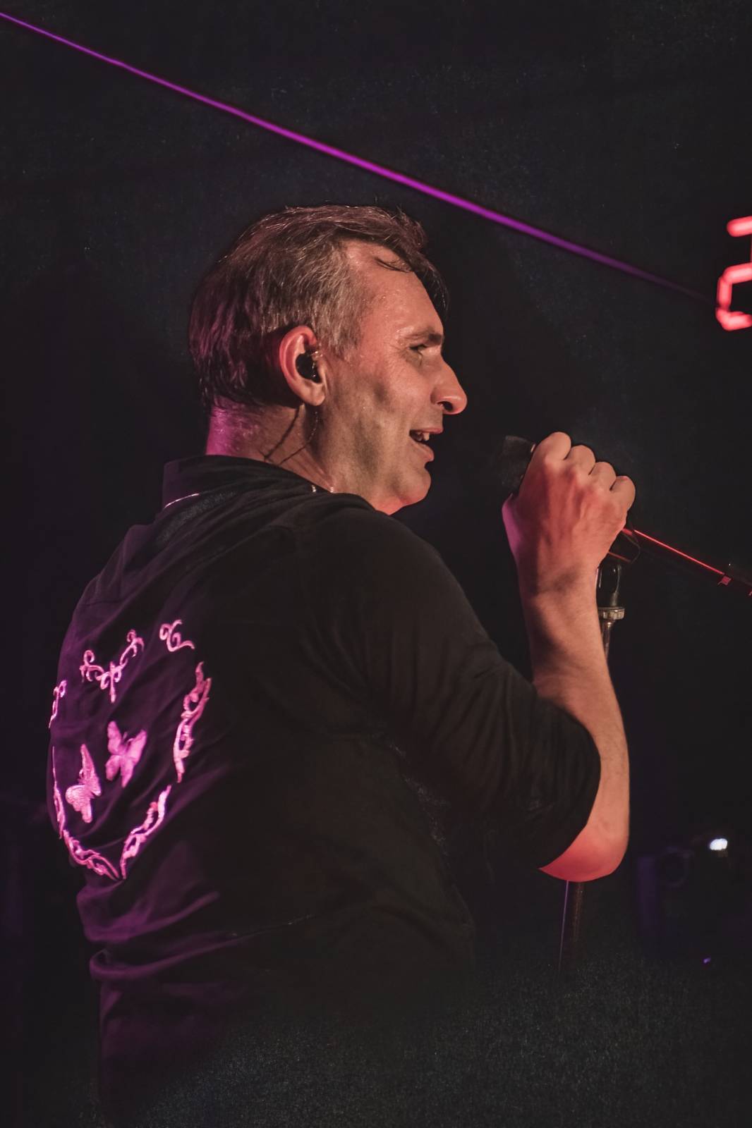 Pod Kunětickou horou panovalo pekelné horko. První den Hrady CZ zazpívali Mig 21, Anna K i Mirai