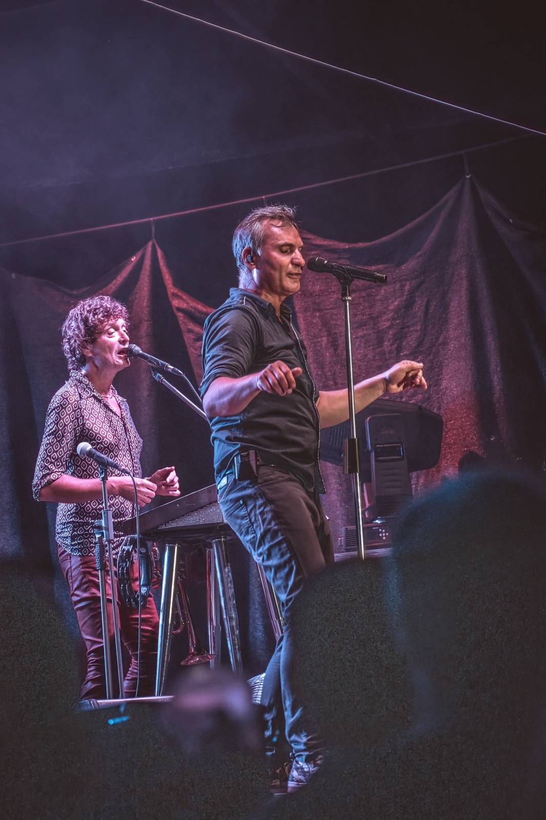 Pod Kunětickou horou panovalo pekelné horko. První den Hrady CZ zazpívali Mig 21, Anna K i Mirai