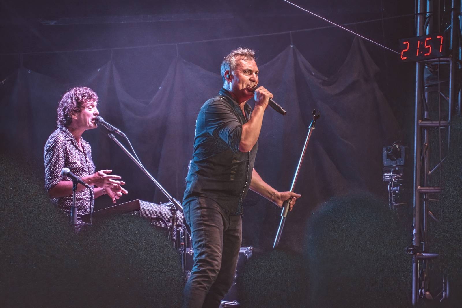 Pod Kunětickou horou panovalo pekelné horko. První den Hrady CZ zazpívali Mig 21, Anna K i Mirai