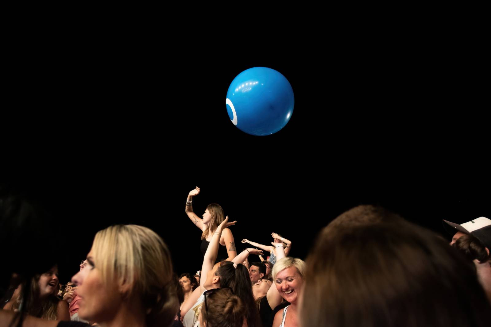 Pod Kunětickou horou panovalo pekelné horko. První den Hrady CZ zazpívali Mig 21, Anna K i Mirai