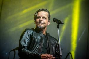 Pod Kunětickou horou se střídalo slunce s deštěm. Chinaski zahráli na Hradech po sedmi letech