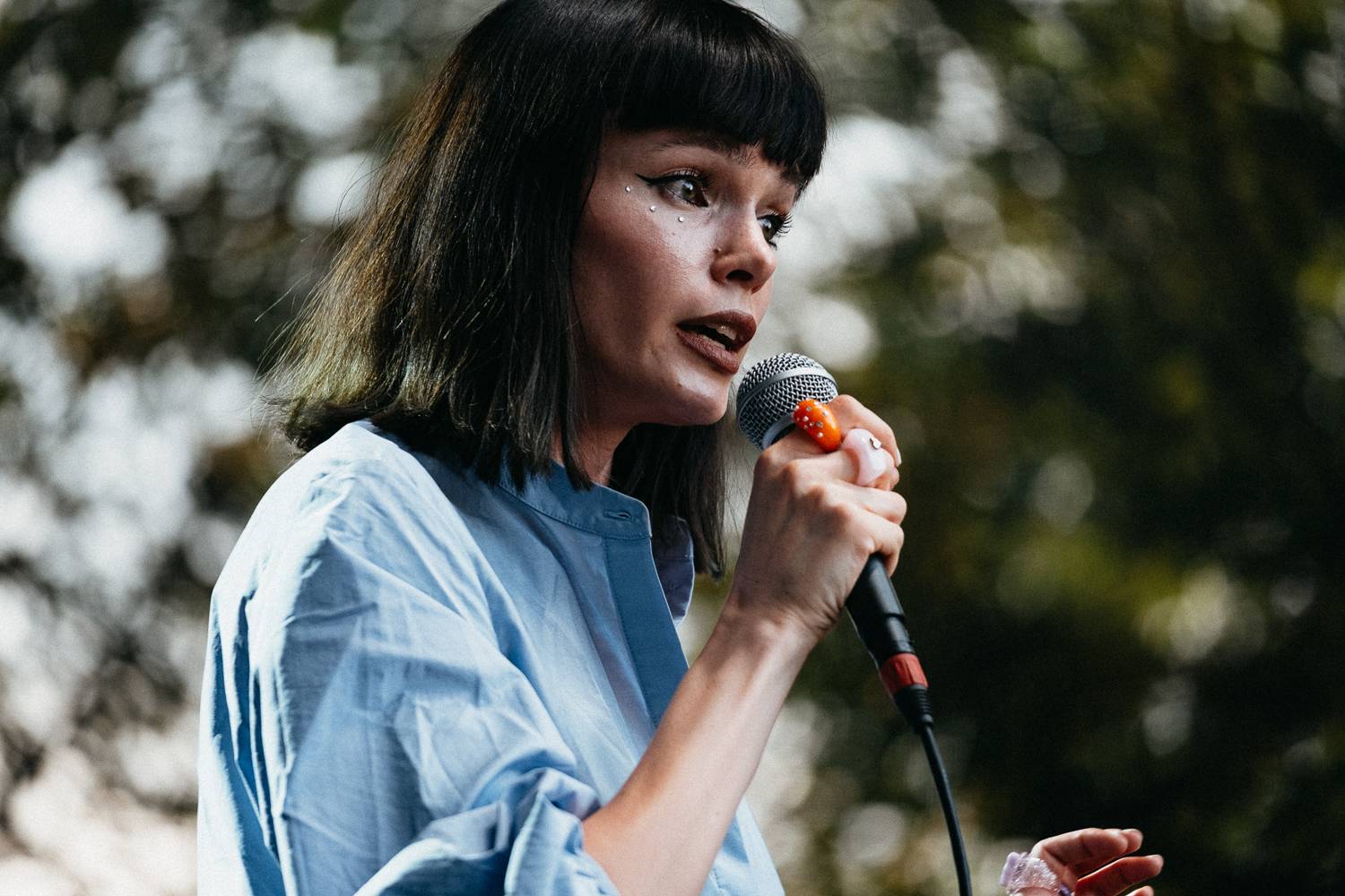 Alec Benjamin se v Praze cítil jako doma a flirtoval s fanynkami