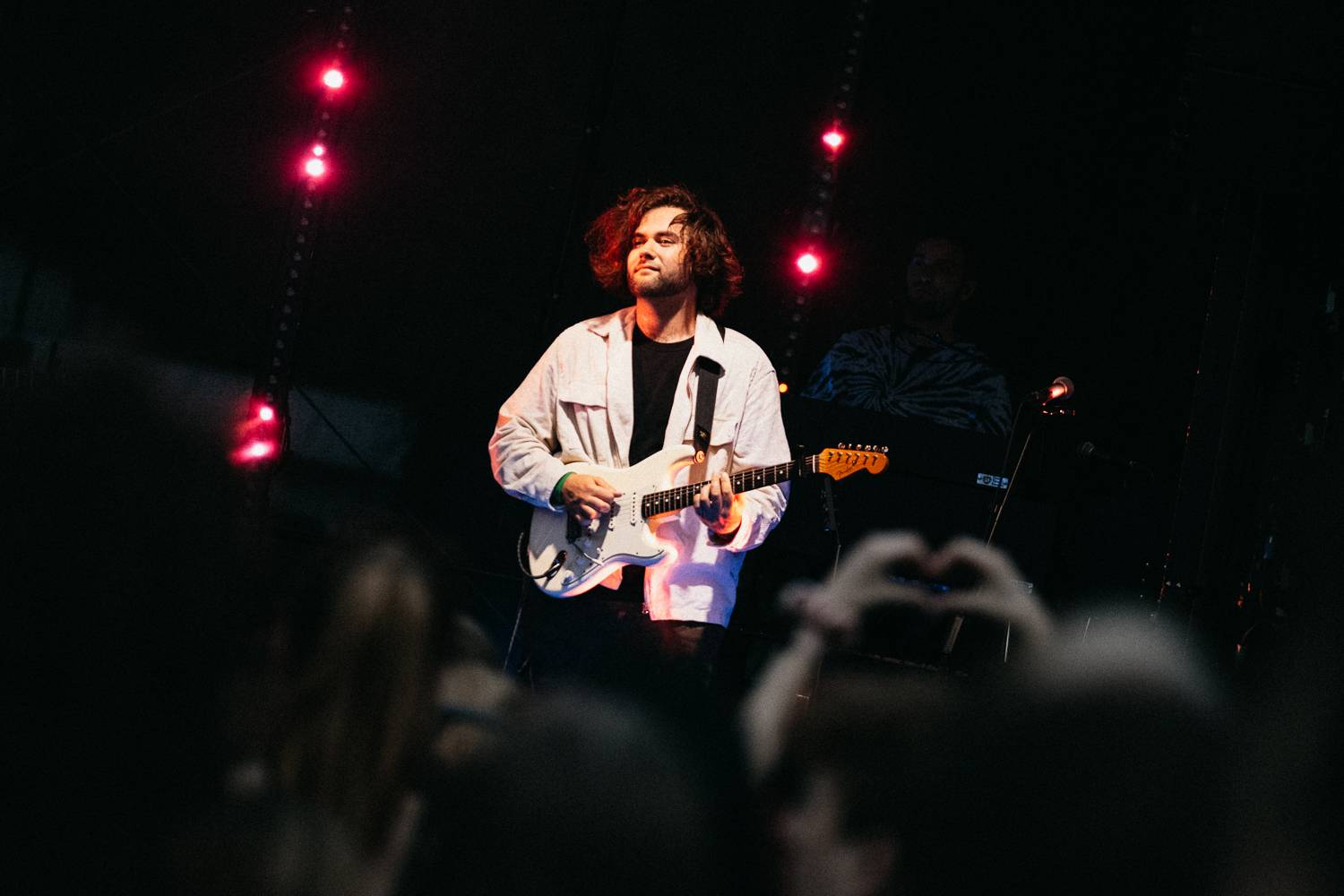 Alec Benjamin se v Praze cítil jako doma a flirtoval s fanynkami