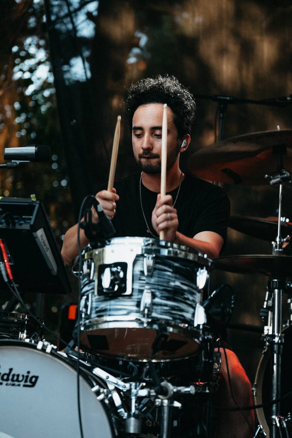 Alec Benjamin se v Praze cítil jako doma a flirtoval s fanynkami