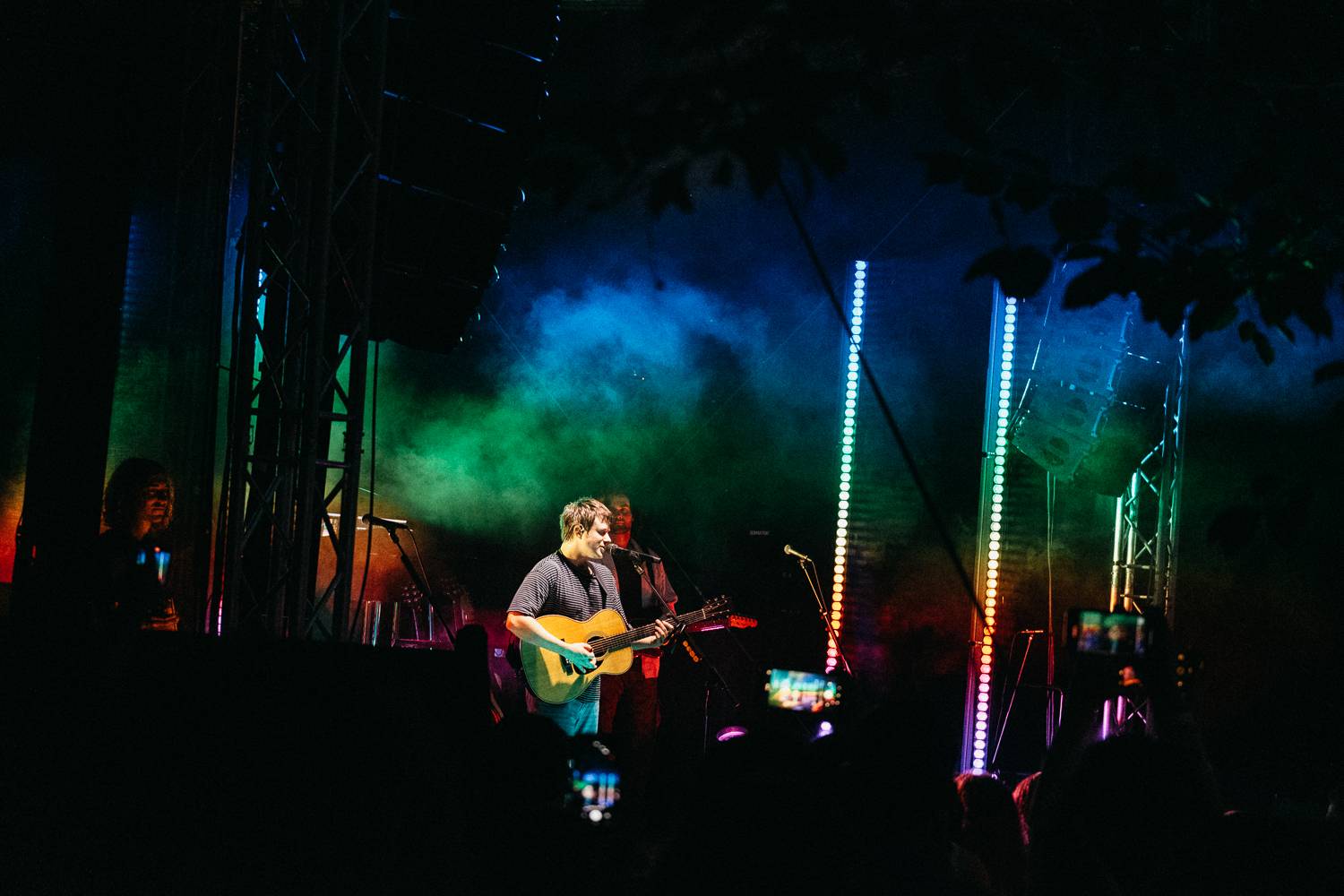 Alec Benjamin se v Praze cítil jako doma a flirtoval s fanynkami