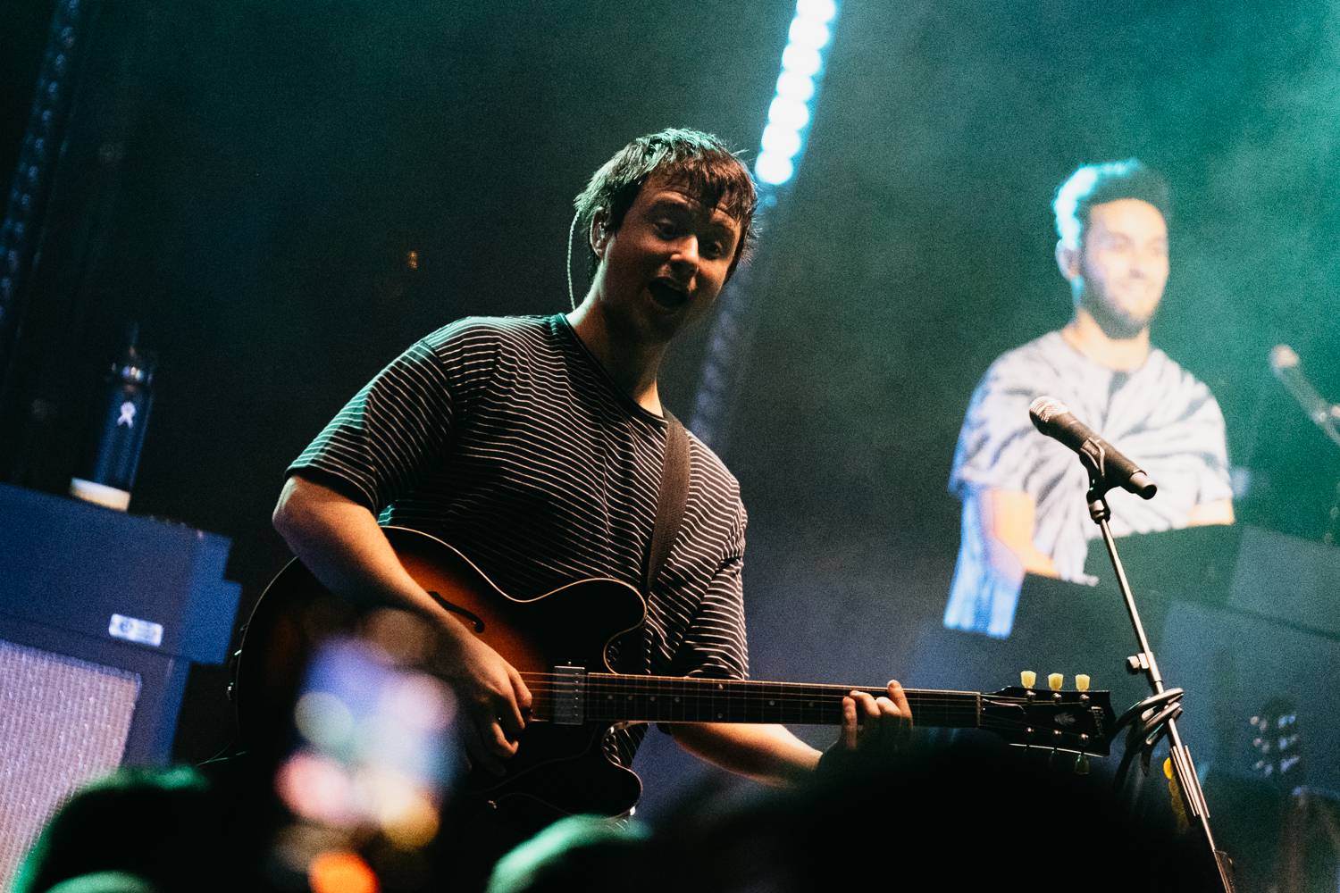 Alec Benjamin se v Praze cítil jako doma a flirtoval s fanynkami
