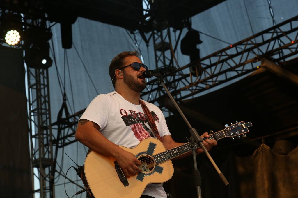 Kunětickou horu rozezpívali Tomáš Klus, Xindl X, Mirai i Mig 21