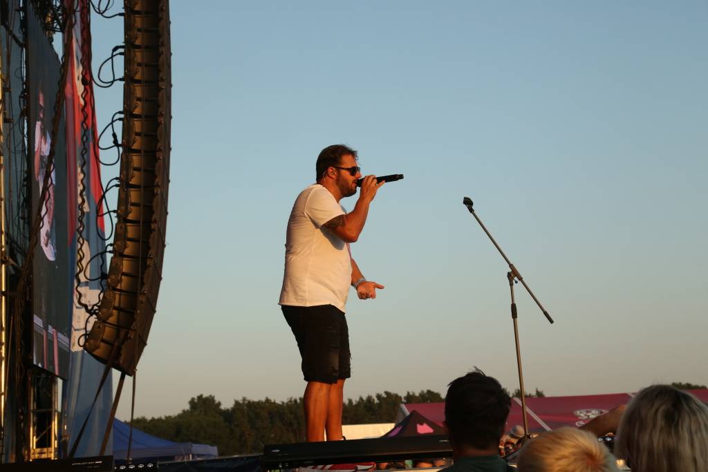 Kunětickou horu rozezpívali Tomáš Klus, Xindl X, Mirai i Mig 21