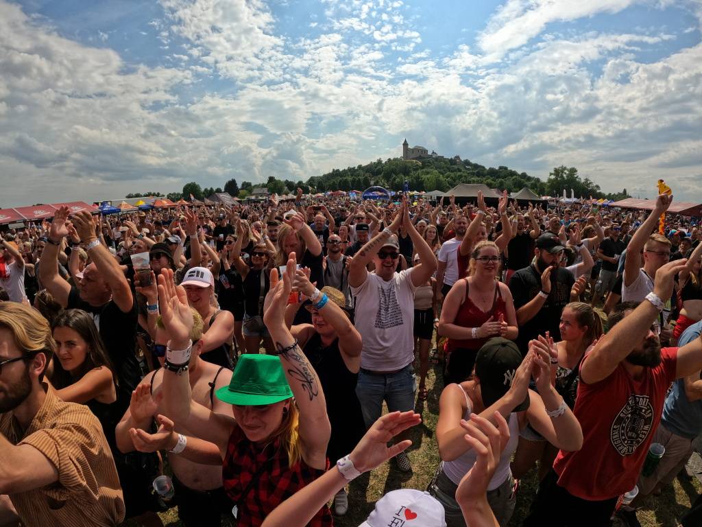 Kunětickou horu rozezpívali Tomáš Klus, Xindl X, Mirai i Mig 21