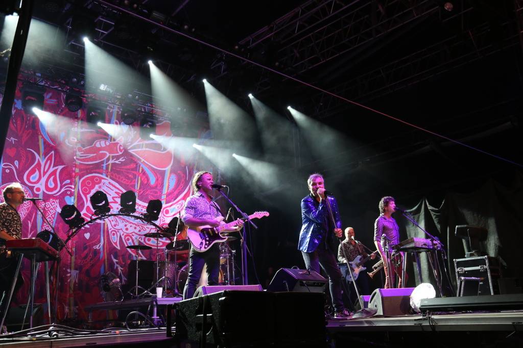 Kunětickou horu rozezpívali Tomáš Klus, Xindl X, Mirai i Mig 21