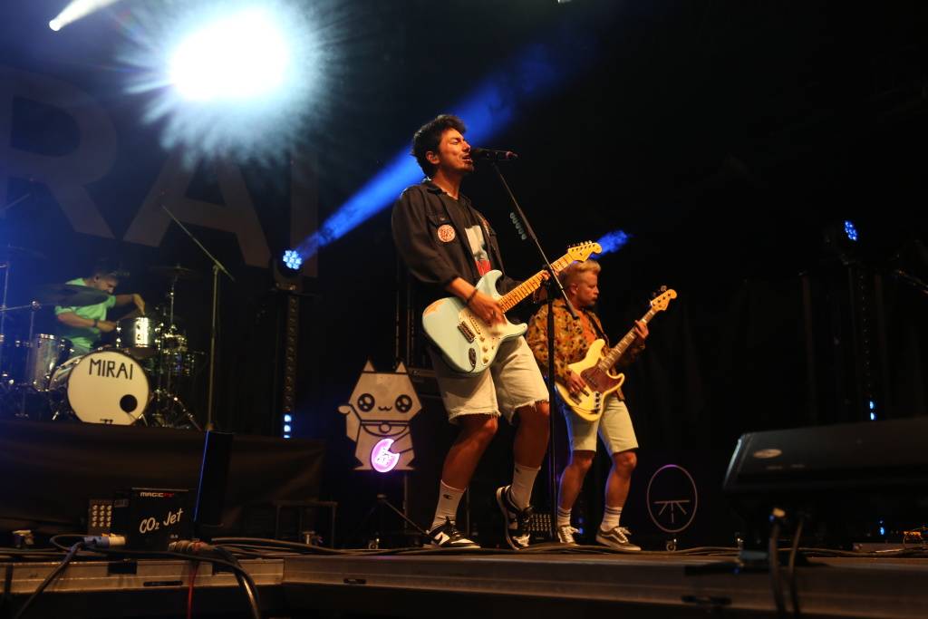 Kunětickou horu rozezpívali Tomáš Klus, Xindl X, Mirai i Mig 21