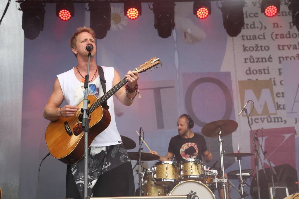 Kunětickou horu rozezpívali Tomáš Klus, Xindl X, Mirai i Mig 21