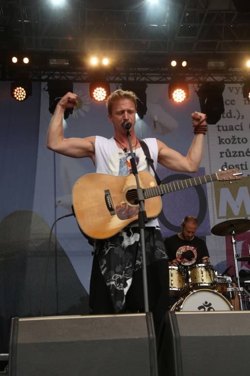 Kunětickou horu rozezpívali Tomáš Klus, Xindl X, Mirai i Mig 21