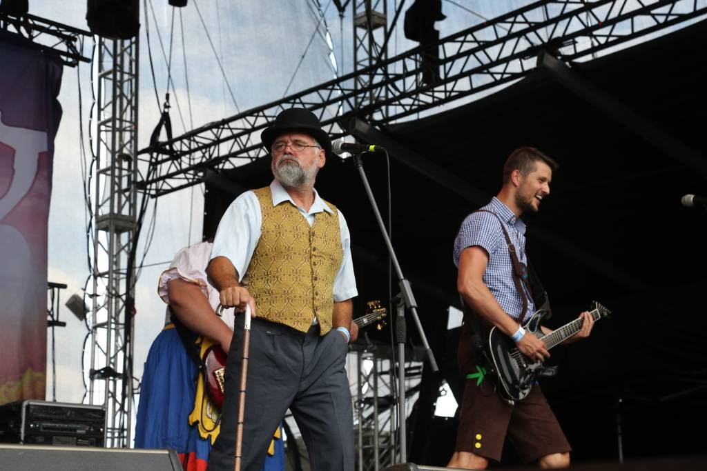 Kunětickou horu rozezpívali Tomáš Klus, Xindl X, Mirai i Mig 21