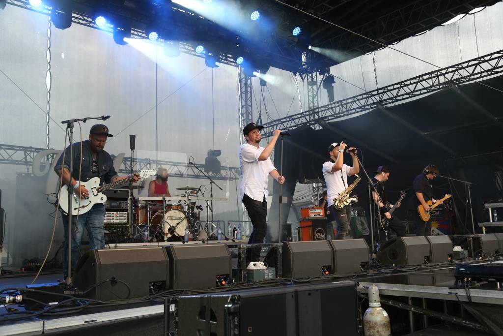 Kunětickou horu rozezpívali Tomáš Klus, Xindl X, Mirai i Mig 21