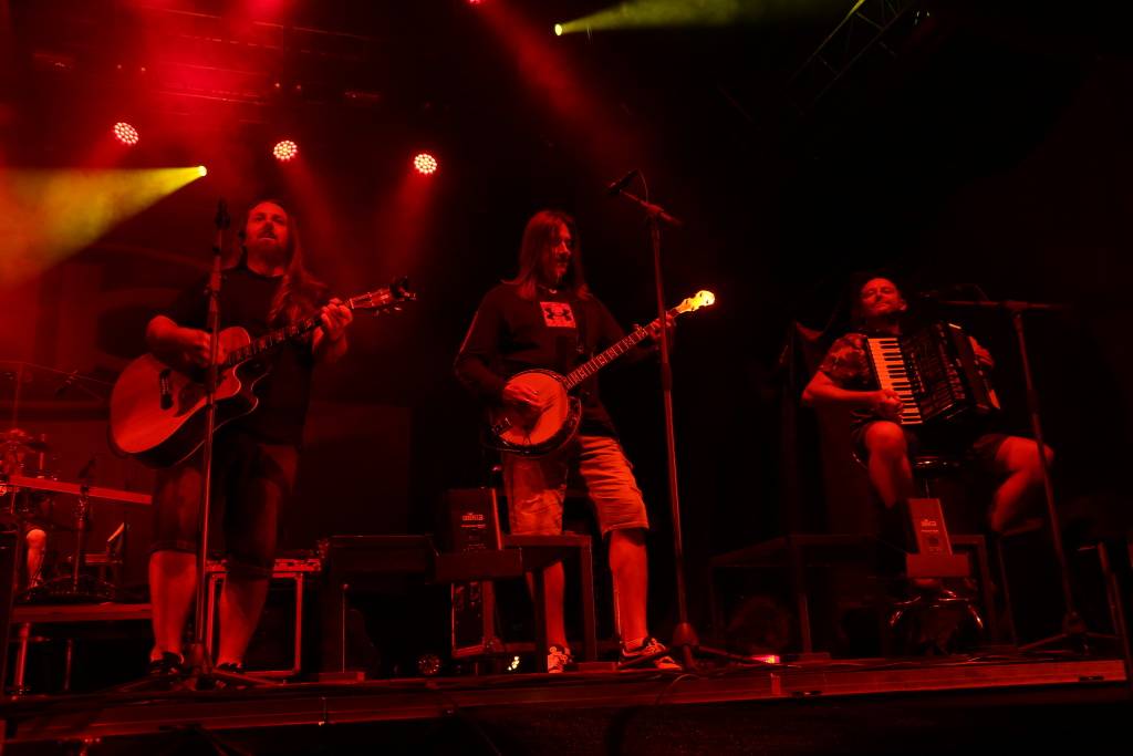 Kunětickou horu rozezpívali Tomáš Klus, Xindl X, Mirai i Mig 21