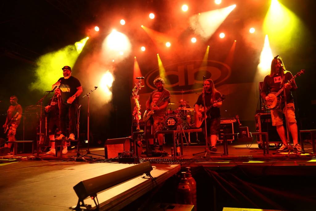 Kunětickou horu rozezpívali Tomáš Klus, Xindl X, Mirai i Mig 21