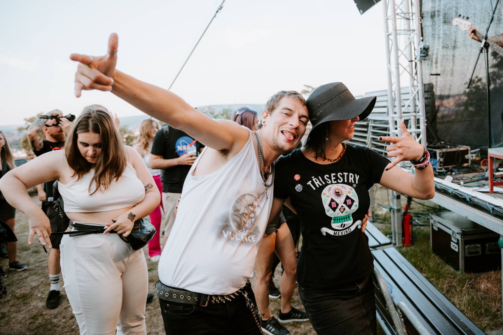 John Wolfhooker a Denoi zahráli na Špilberku, moshpitovalo se celý koncert