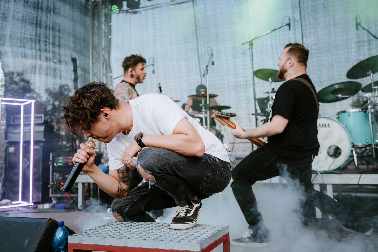 John Wolfhooker a Denoi zahráli na Špilberku, moshpitovalo se celý koncert