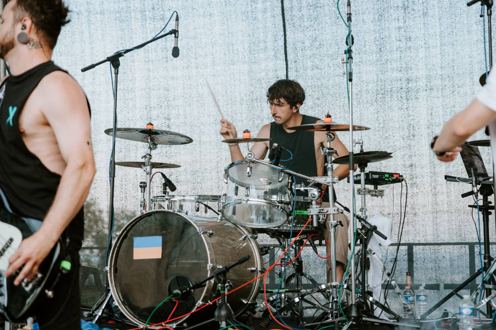 John Wolfhooker a Denoi zahráli na Špilberku, moshpitovalo se celý koncert