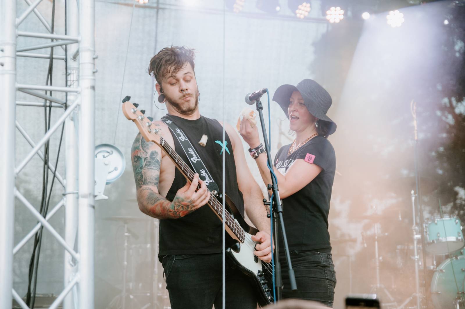 John Wolfhooker a Denoi zahráli na Špilberku, moshpitovalo se celý koncert