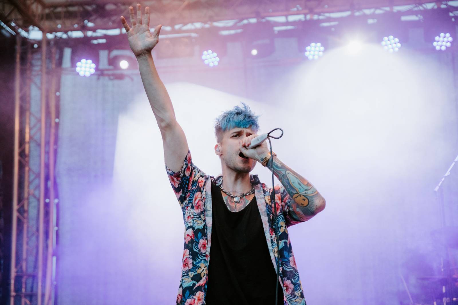 John Wolfhooker a Denoi zahráli na Špilberku, moshpitovalo se celý koncert