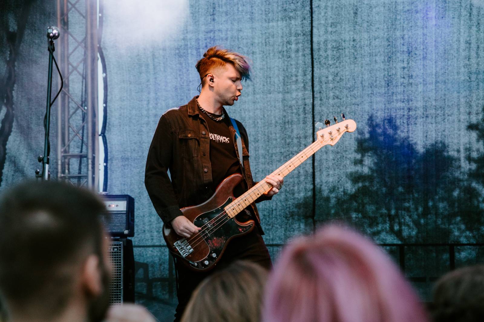 John Wolfhooker a Denoi zahráli na Špilberku, moshpitovalo se celý koncert