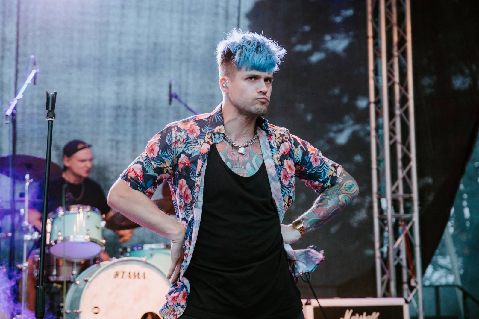 John Wolfhooker a Denoi zahráli na Špilberku, moshpitovalo se celý koncert