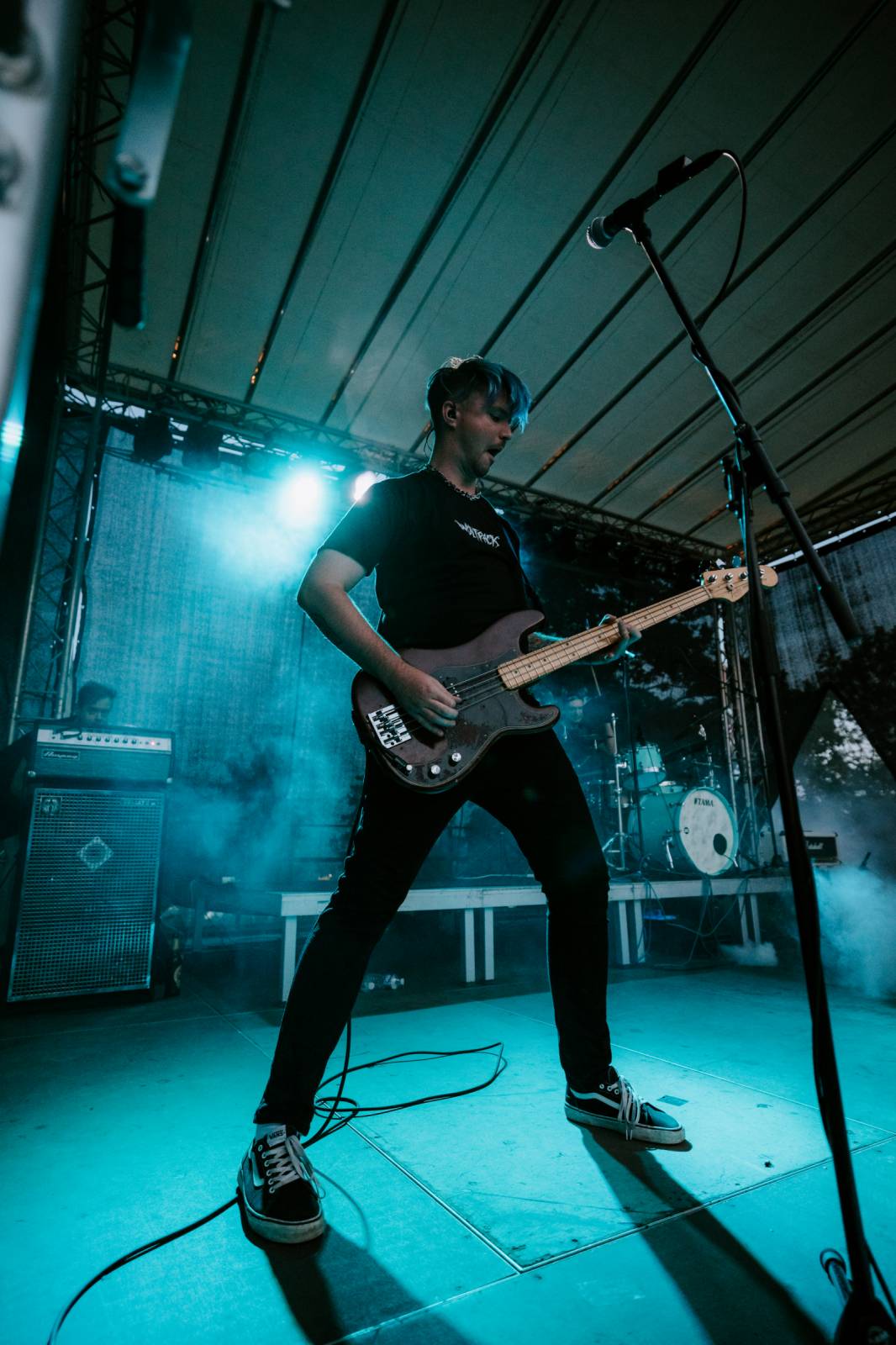 John Wolfhooker a Denoi zahráli na Špilberku, moshpitovalo se celý koncert