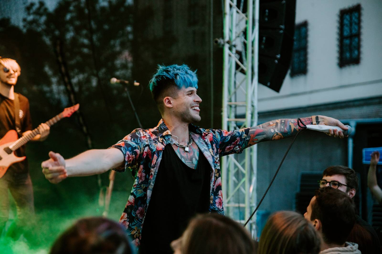 John Wolfhooker a Denoi zahráli na Špilberku, moshpitovalo se celý koncert