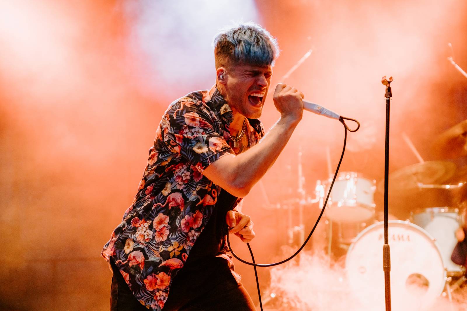 John Wolfhooker a Denoi zahráli na Špilberku, moshpitovalo se celý koncert