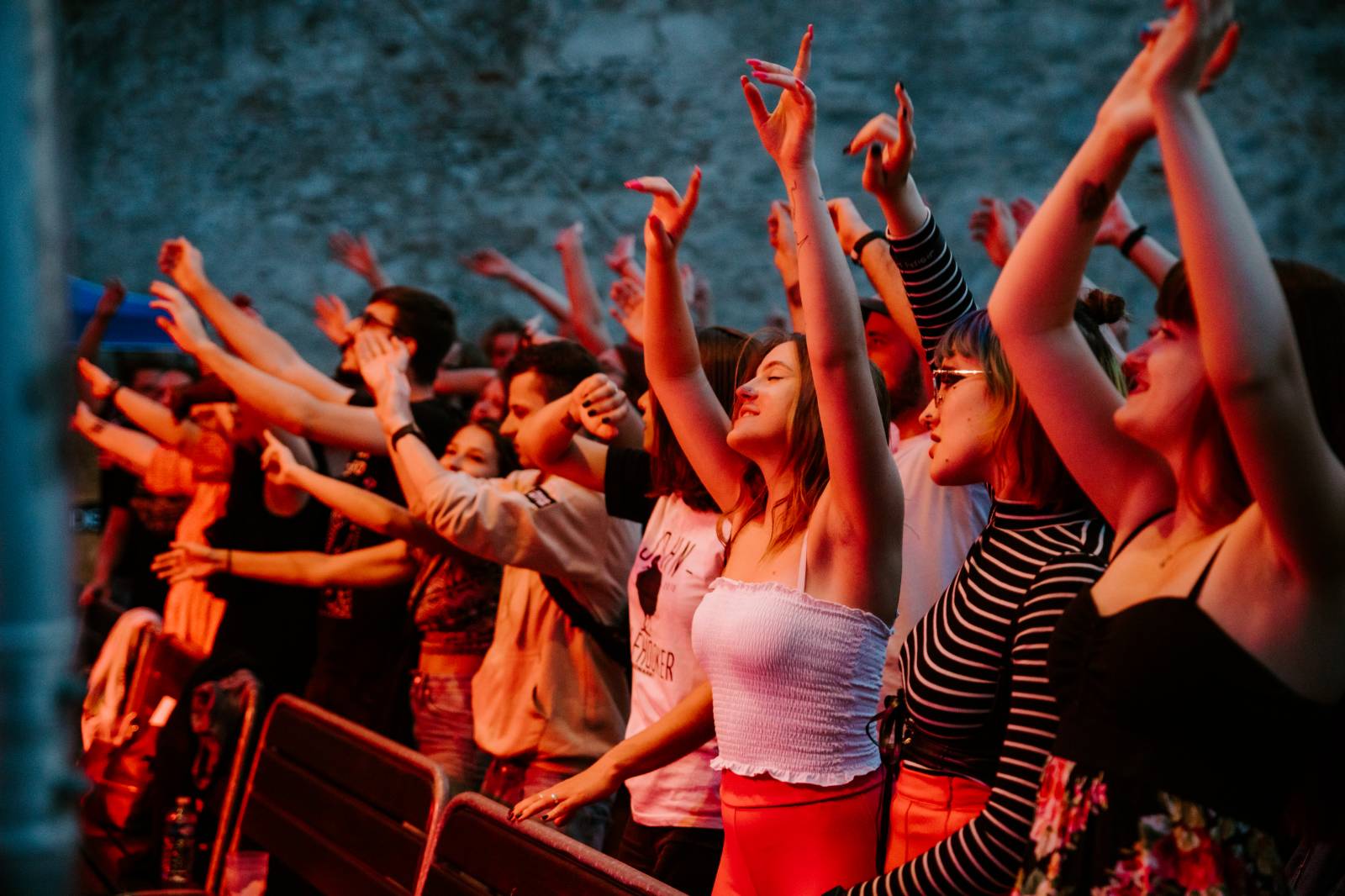 John Wolfhooker a Denoi zahráli na Špilberku, moshpitovalo se celý koncert