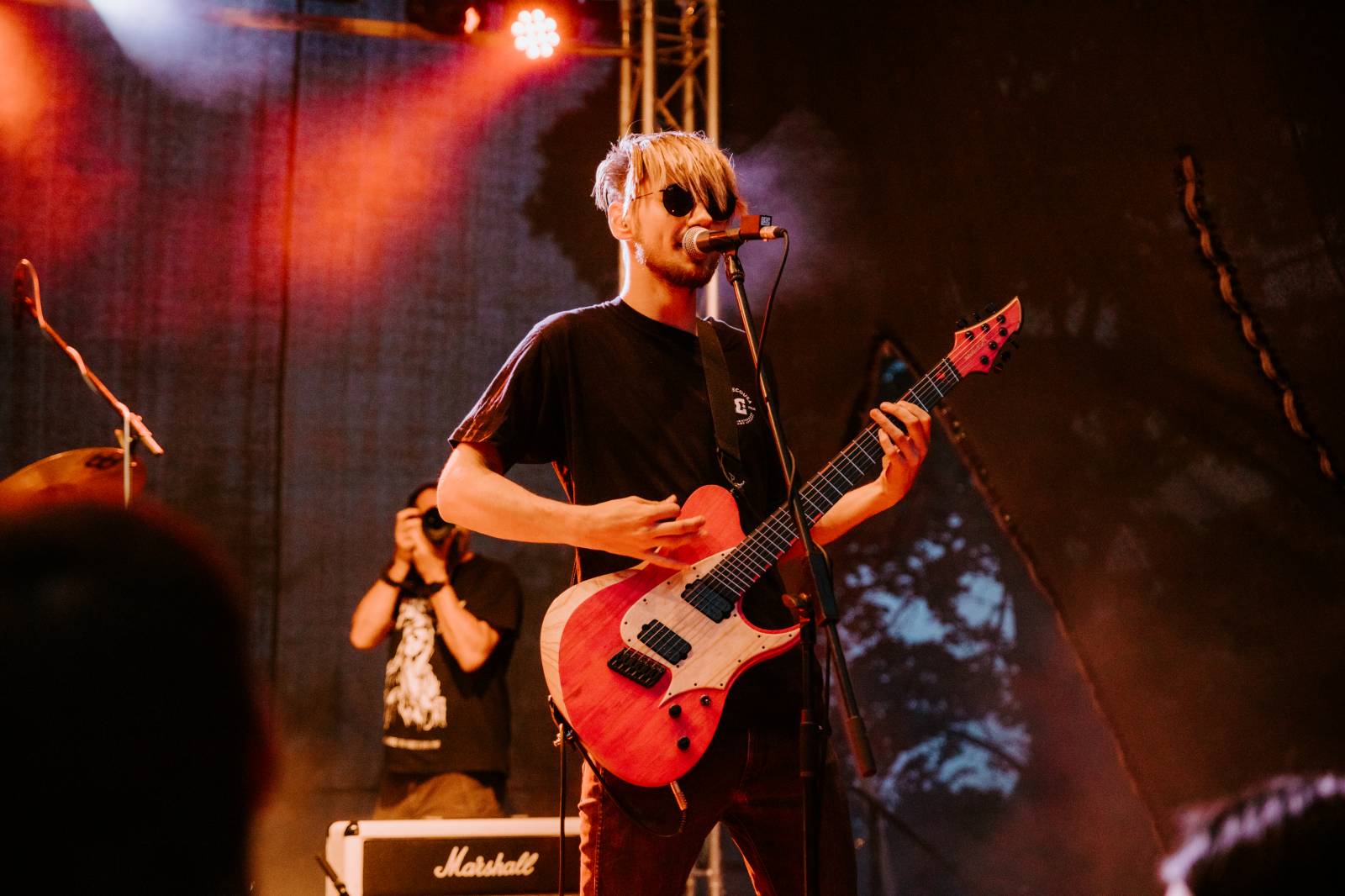 John Wolfhooker a Denoi zahráli na Špilberku, moshpitovalo se celý koncert