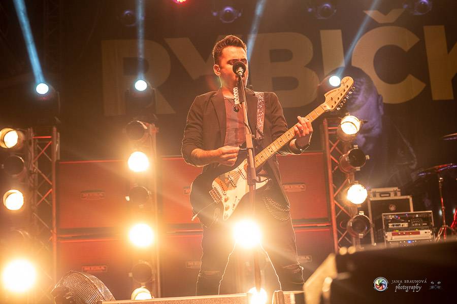 Hrady CZ dorazily na Švihov, sobotu ovládli Chinaski, Rybičky 48 nebo Divokej Bill