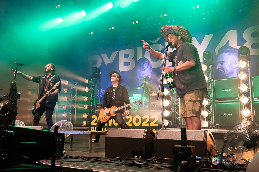 Hrady CZ dorazily na Švihov, sobotu ovládli Chinaski, Rybičky 48 nebo Divokej Bill