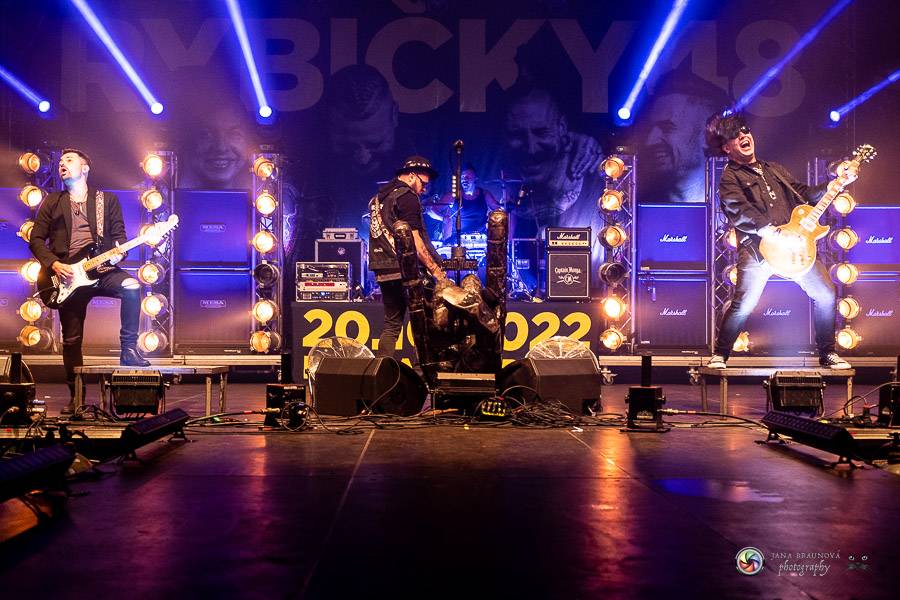 Hrady CZ dorazily na Švihov, sobotu ovládli Chinaski, Rybičky 48 nebo Divokej Bill